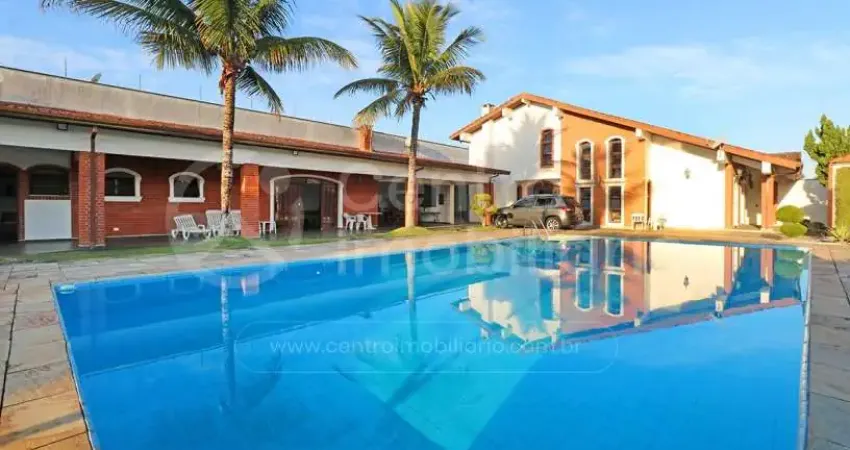 CASA à venda com piscina e 3 quartos em Peruíbe, no bairro Jardim Imperador
