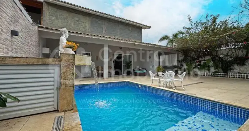 Casa à venda com piscina e 3 quartos em peruíbe, no bairro jardim beira mar