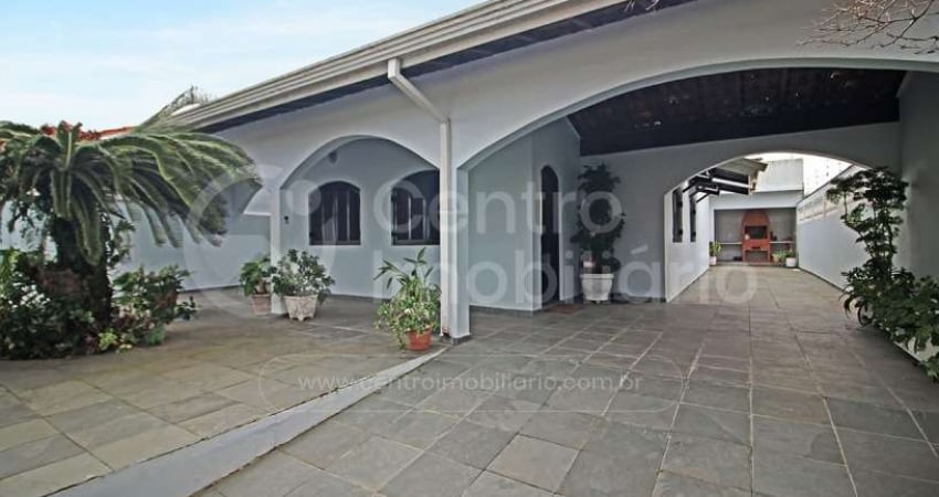 CASA à venda com 3 quartos em Peruíbe, no bairro Parque Balneario Oasis