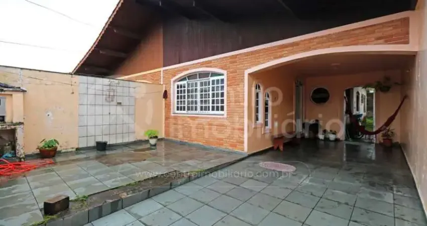 CASA à venda com 2 quartos em Peruíbe, no bairro Jardim Peruibe