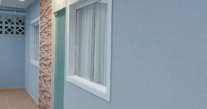 Casa na praia em condomínio fechado, 600 metros da praia, região com toda infraestrutura, vale a pena conferir, venha morar na praia e ter qualidade de vida!