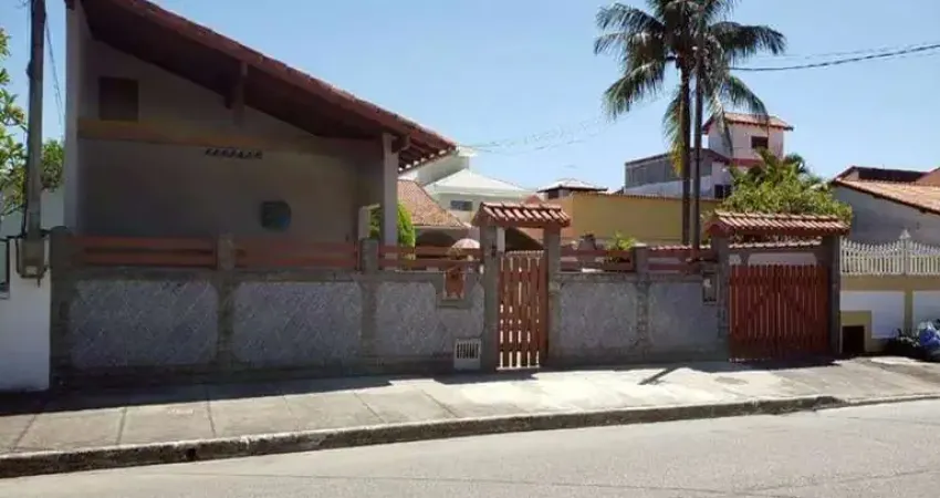 Casa para Venda em Saquarema, Gravatá, 4 dormitórios, 2 suítes, 2 banheiros, 8 vagas
