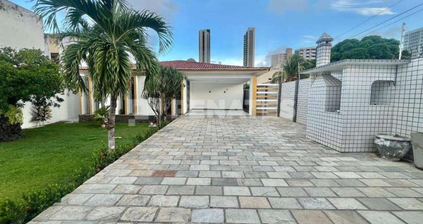 Casa comercial em Candelária proximo ao Natal Shopping e UFRN, com 520m² de terreno e 250m² de área construída.