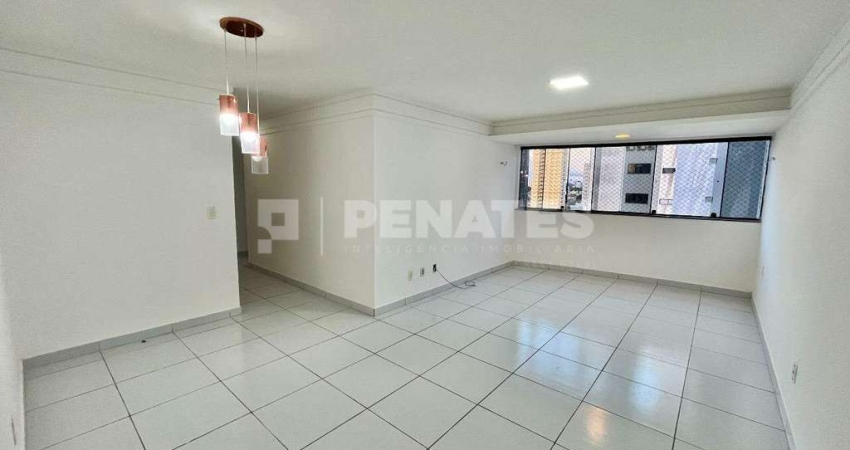 Apartamento em Candelária com 3 quartos sendo 2 suítes + escritório.