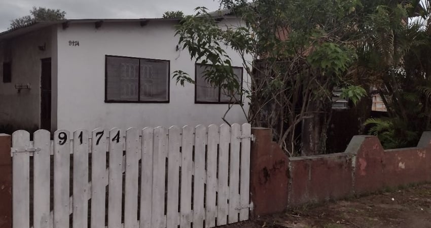 Sobrado para venda possui 200 metros quadrados com 2 quartos em Peruibe