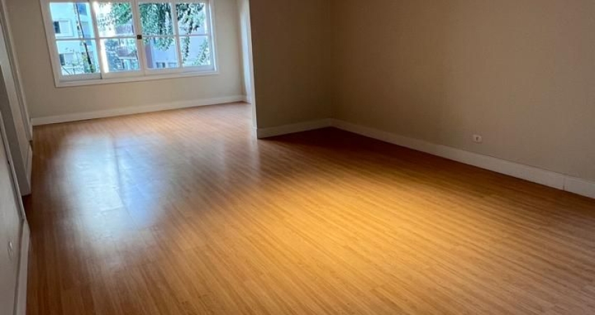 Apartamento a venda no bairro do Jardim Paulista com 214 metros com 3 dormitórios