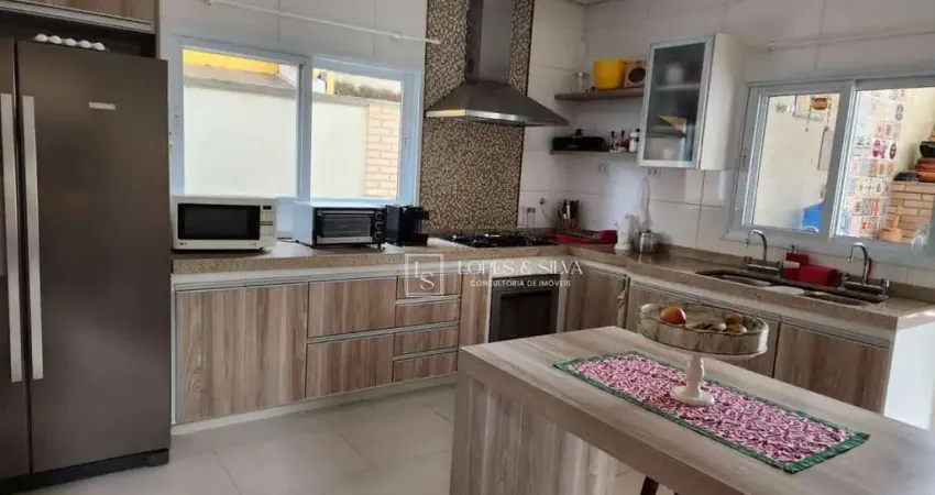 Casa com 4 Suítes à Venda localizada no Cond. Residencial Pedra Grande, Atibaia, SP