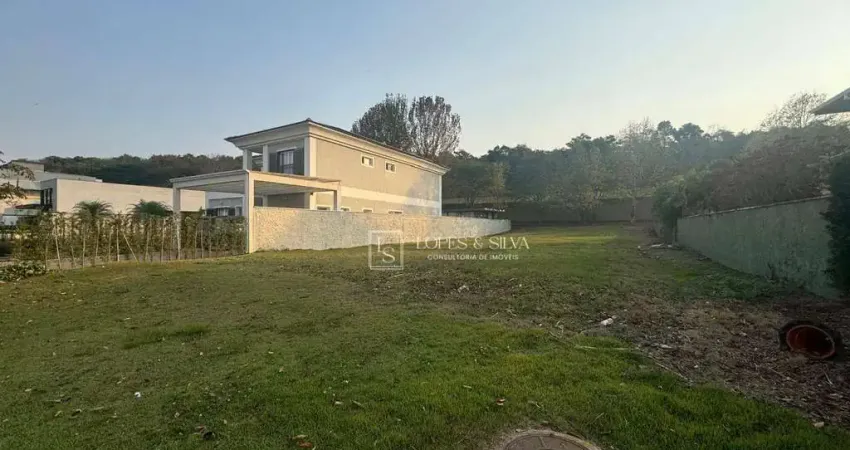 Terreno à venda com 686 m²  Localizado no Condomínio Figueira Garden,  Atibaia, SP