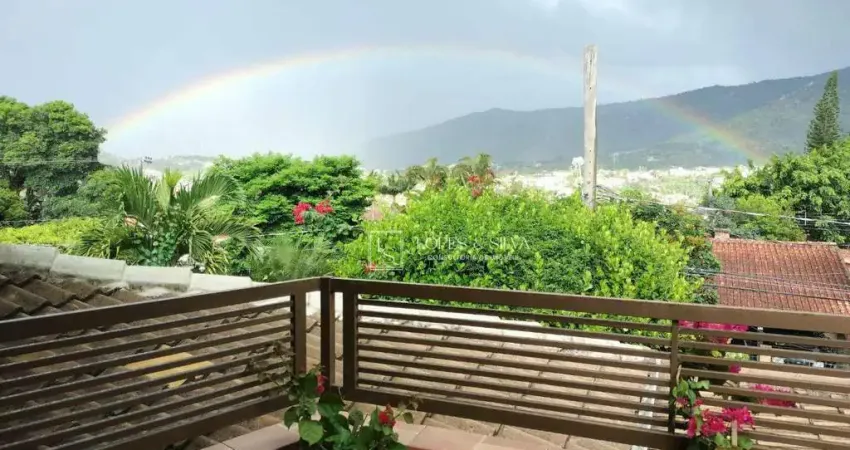 Casa com 4 Dormitórios, sendo 2 Suítes à Venda no Bairro Vila Petrópolis, Atibaia, SP