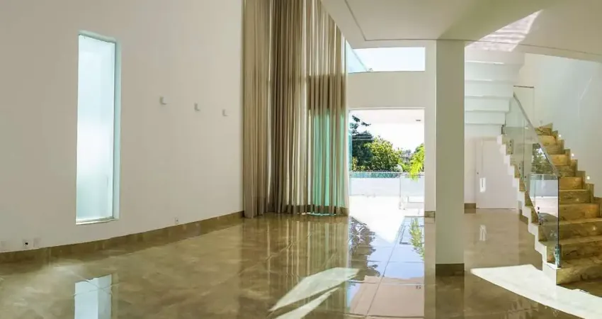 Vendo Sobrado Jardim Karaiba 4 Suítes, aceito Permuta
