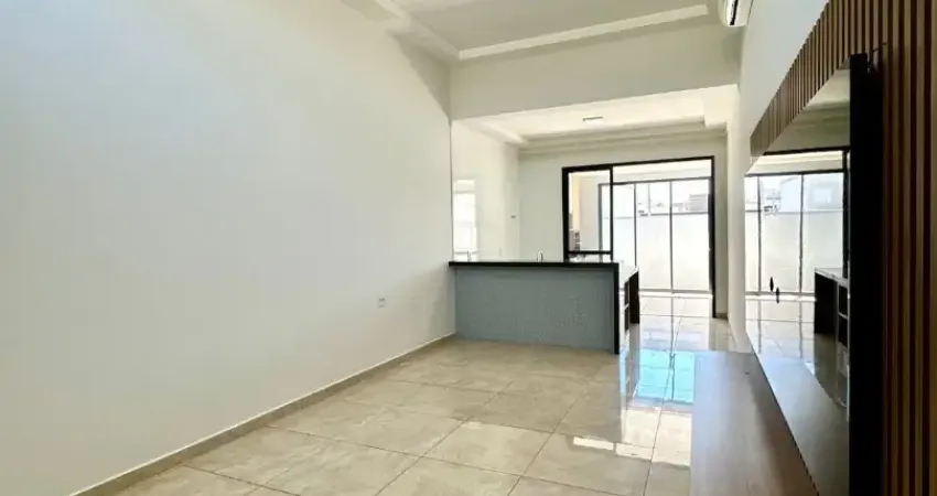 Casa térrea, com 3 suítes, 5 banheiros, completa em armários, energia fotovoltaica e ar condicionado à venda no villa romana