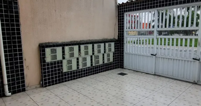 Casa á venda com  Quintal privativo! Excelente localização!