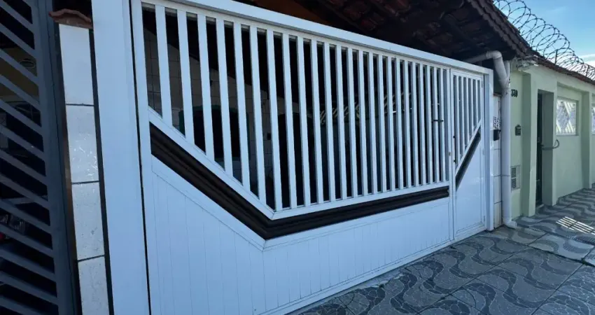 Casa com 2 quartos à venda na Avenida Alcides Cândido dos Santos, 324, Balneário Maracanã, Praia Grande
