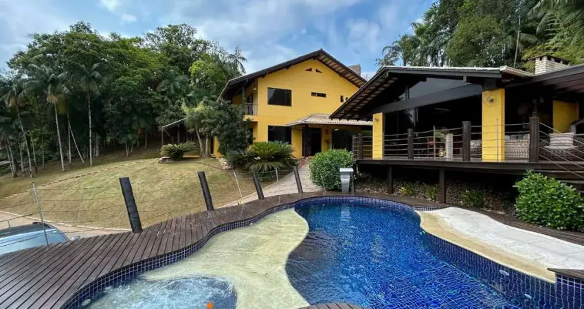 Casa com 3 dormitórios à venda sendo 01 suíte, 520 m² por R$ 1.790.000 - Badenfurt - Blumenau/SC