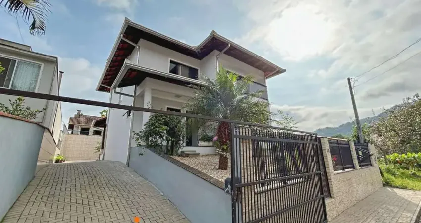 Casa com 3 dormitórios à venda, 270 m² por R$ 1.100.000,00 - Bela Vista - Gaspar/SC