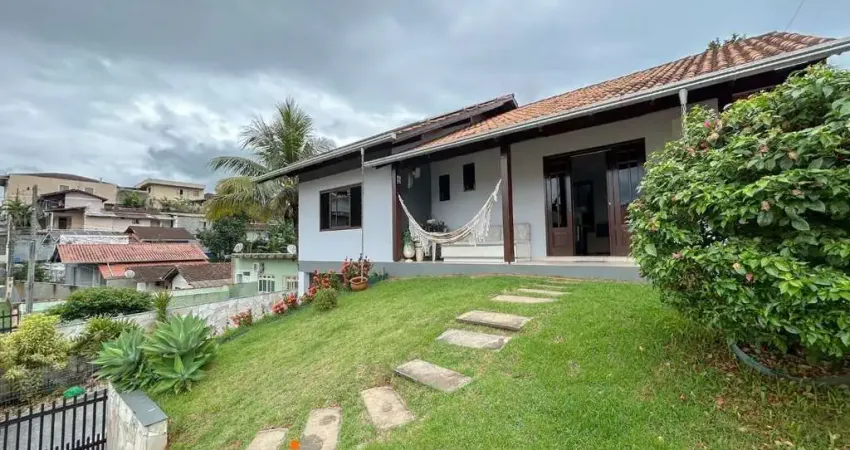 Casa com 3 dormitórios sendo 1 suíte à venda, 179 m² por R$ 1.280.000 - Água Verde - Blumenau/SC