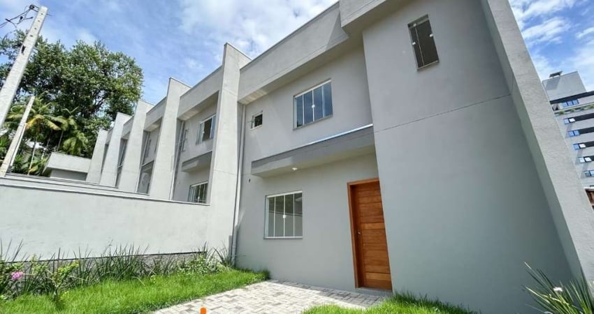 Sobrado com 3 dormitórios à venda, 94 m² por R$ 570.000,00 - Vila Nova - Blumenau/SC