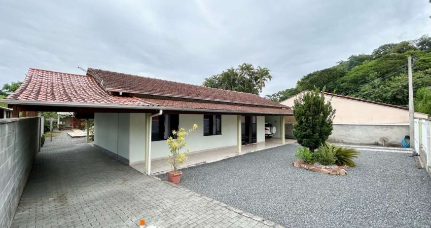 Casa com 3 dormitórios à venda, 218 m² por R$ 690.000,00 - Badenfurt - Blumenau/SC