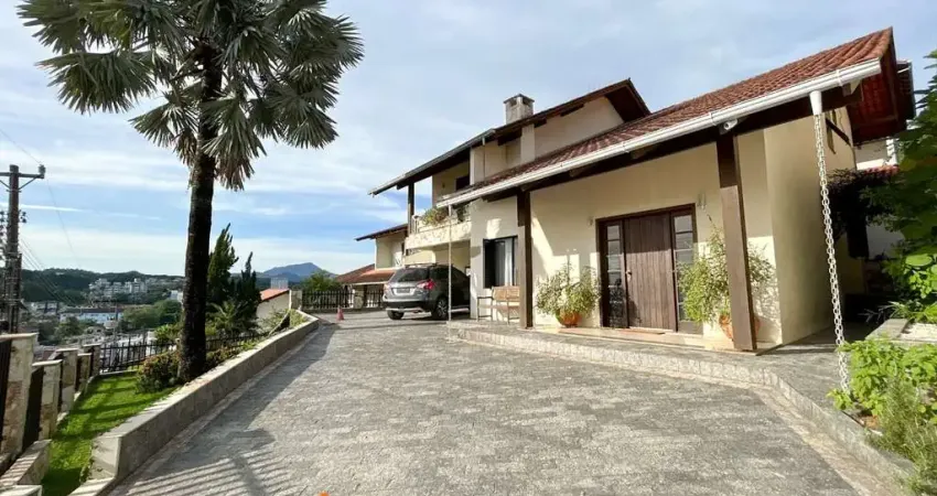 Casa com 3 dormitórios à venda, 243 m² por R$ 1.600.000,00 - Fortaleza - Blumenau/SC