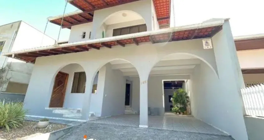 Casa com 3 dormitórios sendo 1 suíte à venda, 297 m² por R$ 999.900 - Garcia - Blumenau/SC