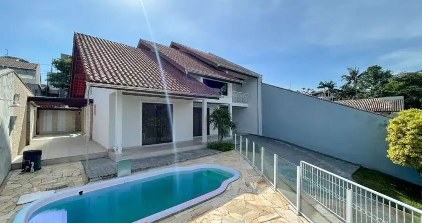 Casa com 4 dormitórios sendo 1 suíte master à venda, 250 m² por R$ 999.000 - Nova Esperança - Blumenau/SC