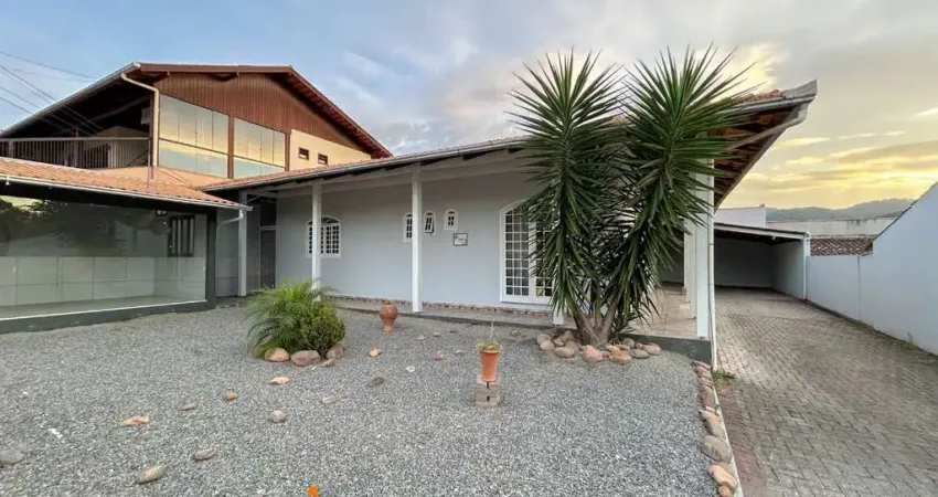 Casa com 3 dormitórios sendo 1 suíte à venda por r$ 550.000 - passo manso - blumenau/sc