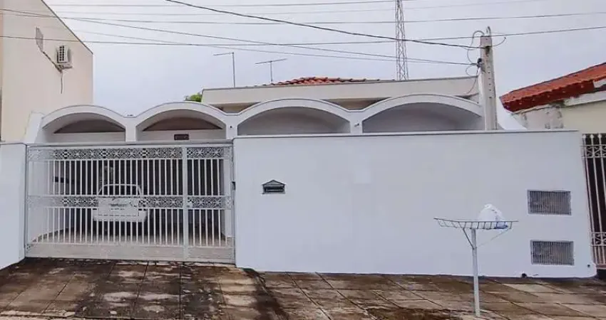 Casa térrea a venda em indaiatuba na região central com amplo terreno e edícula