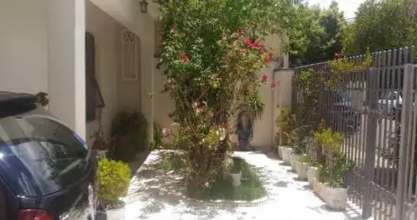 Imperdível casa à venda na Vila Suíça, Indaiatuba-SP: 3 quartos, 1 suíte, 1 sala, 3 banheiros, 2 vagas de garagem e 220m²!
