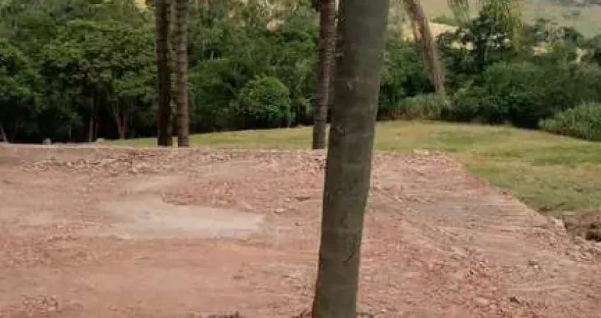 Terreno com 2.100 metros quadrados e ótima topografia na região de cardeal - elias fausto, próximo ao centro.