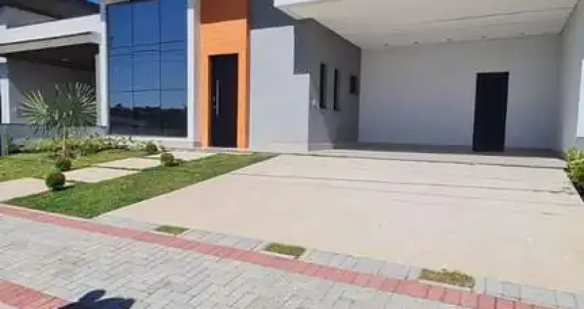 Linda casa térrea com três suítes e piscina no condomínio Jardim Laguna em Indaiatuba.