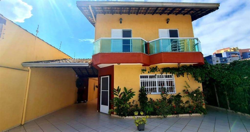 Belissima Casa Isolada. Construcao de primeira. A casa e ampla e arejada.
Próximo ao Centro de Mongaguá, a alguns passos da Praia. 
Venha conferir!