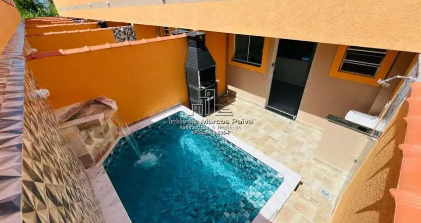 Casas com piscina privativa a poucos metros da avenida principal!