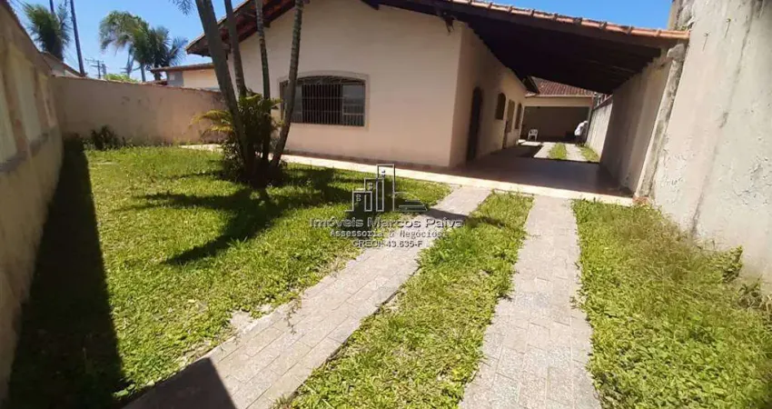 Casa com piscina, excelente localização, na cidade de mongaguá!