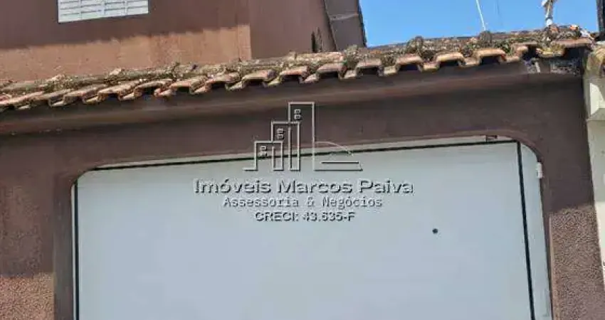 Sobrado em ótima localização com 2 dormitórios, garagem para 4 carros