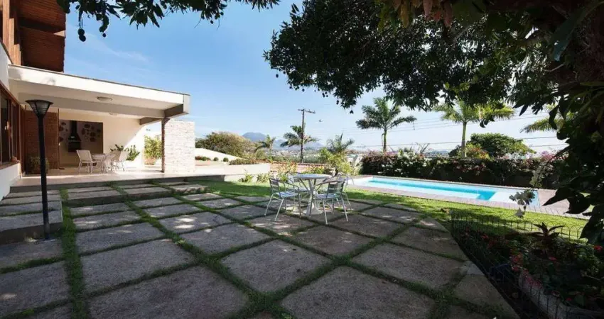 Casa de alto padrão com 4 suítes à venda no São Judas Tadeu - Guarapari/ES