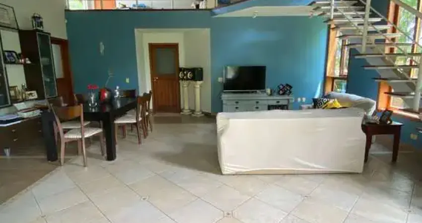 Casa em Jardim Maria - Campo Limpo Paulista: 300m², 3 quartos, 4 banheiros, R$926K para venda e locação