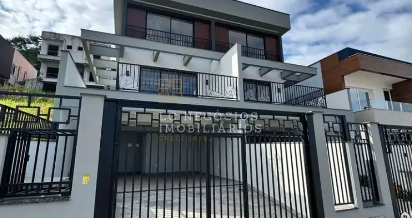 Sobrado à venda no bairro São Sebastião - Palhoça/SC