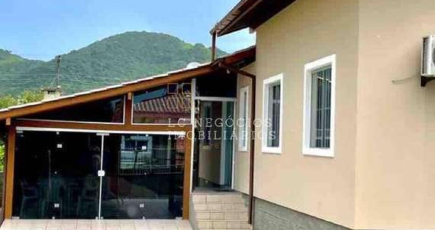 Casa à venda no bairro Praia da Gamboa - Garopaba/SC