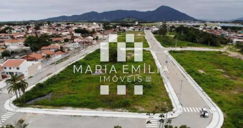 Terreno à venda em Florianópolis, Carianos, com 360 m²