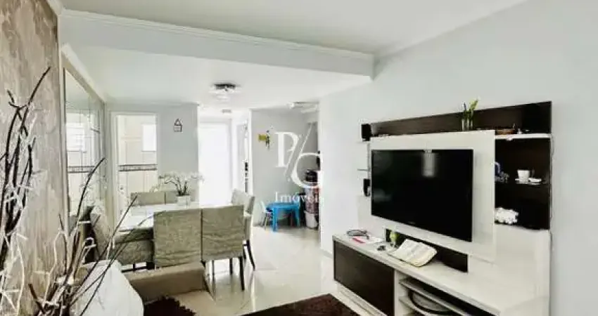 Sobrado Triplex com 179m² e amplo espaço de terreno - 3 Dormitórios sendo 1 suíte - Amplo espaço de Terraço coberto