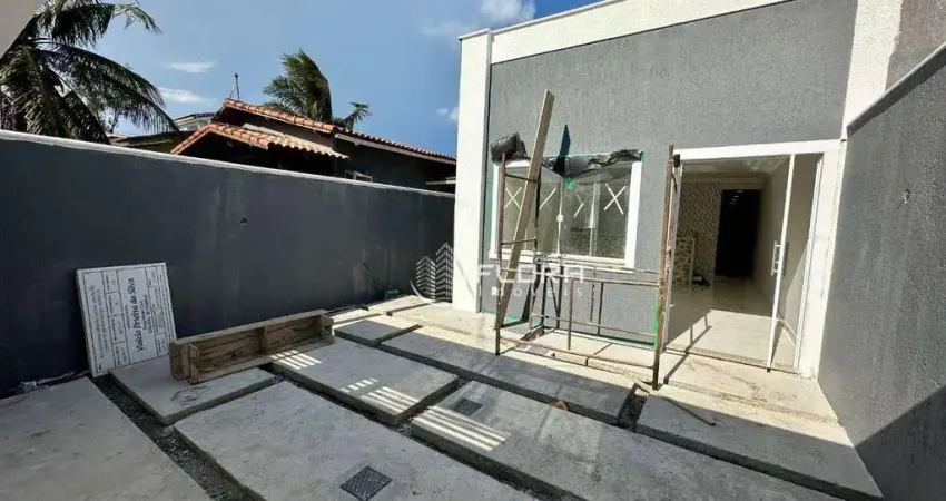CASA Á DUAS QUADRAS DA PRAIA DE ITAIPUAÇU