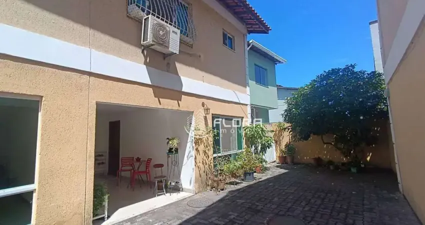 Casa com 3 dormitórios à venda, 116 m² por R$ 480.000,00 - Itaipu - Niterói/RJ