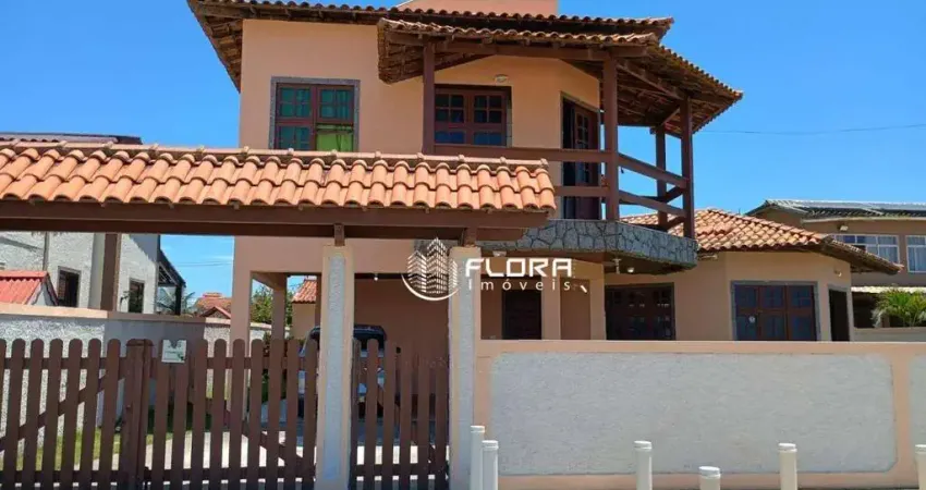 Encantadora Casa Duplex Estilo Colonial à Beira-Mar em Guaratiba, Maricá/RJ
