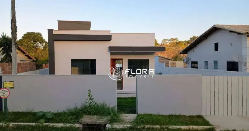 Casa com 2 quartos, sendo 1 suíte, com 66 m², à venda por R$ 400.000 - São José do Imbassaí - Maricá/RJ