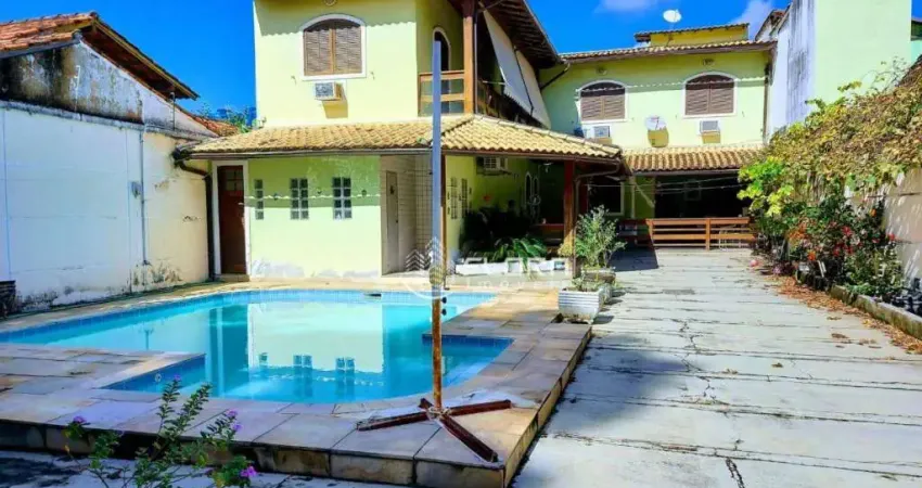 Casa com 4 dormitórios à venda, 200 m² por R$ 900.000,00 - Itaipu - Niterói/RJ