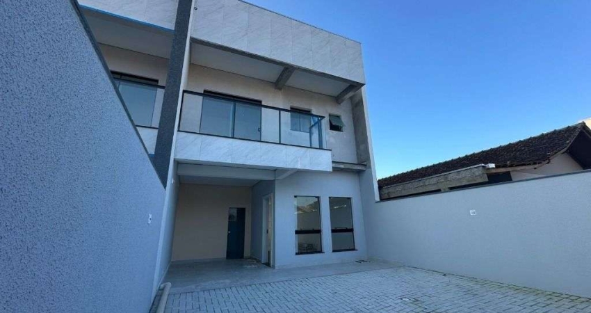 Sobrado com 3 dormitórios à venda, 126 m² por R$ 910.000,00 - Meia Praia - Navegantes/SC