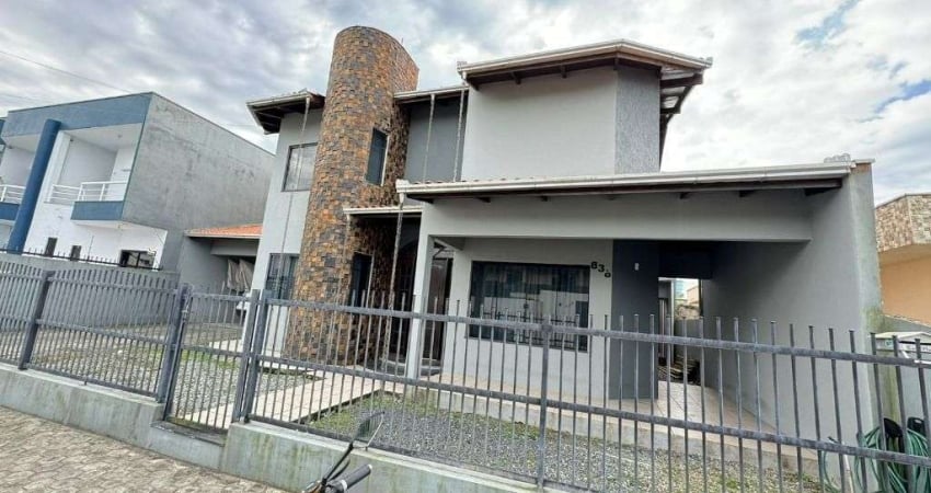 Casa com 3 dormitórios à venda, 204 m² por R$ 1.100.000,00 - Centro - Navegantes/SC