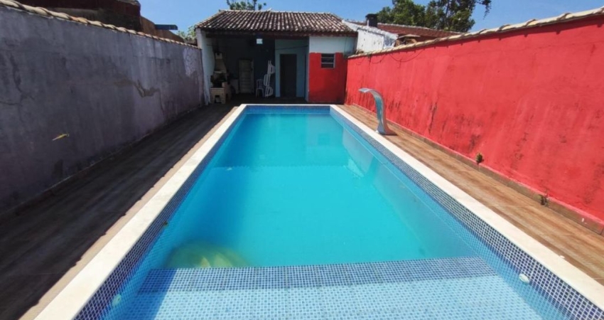 Casa em rua pavimentada no Jardim América, em Itanhaém-SP