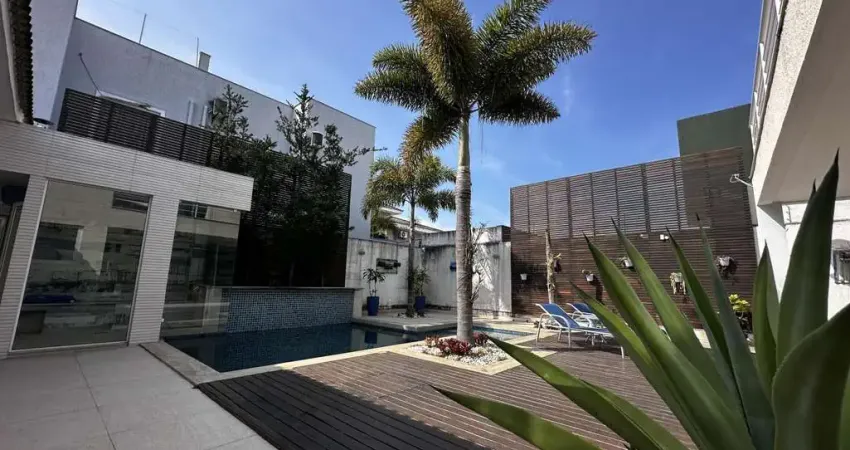 Mansão para Venda em Cabo Frio, Novo Portinho, 4 dormitórios, 4 suítes, 7 banheiros, 3 vagas