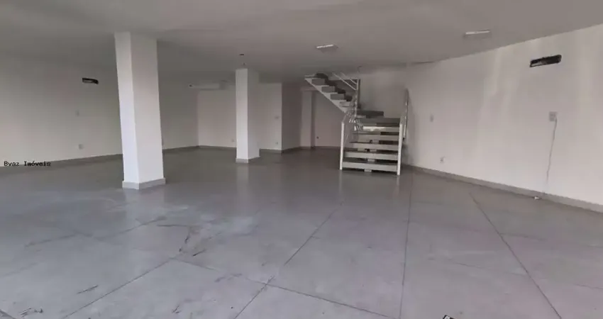 Loja para Locação em Cabo Frio, Centro, 2 banheiros
